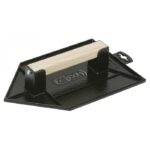 Taloche plastique noire pointue - Poignée bois - Plateau alvéolé - 200x130 mm